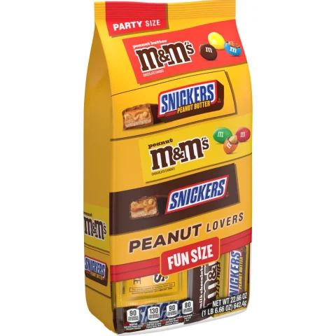 Snickers and M&M's Peanut and Peanut Butter Lovers Assorted Candy Pack 642.4 g / 22.66 oz